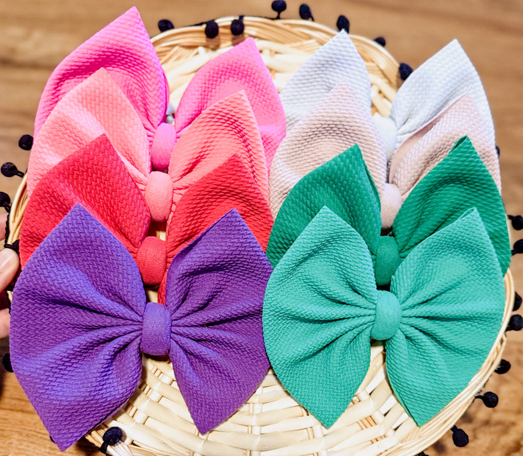 6” Big Bow’s (Please put clips or on nylon in notes at checkout)